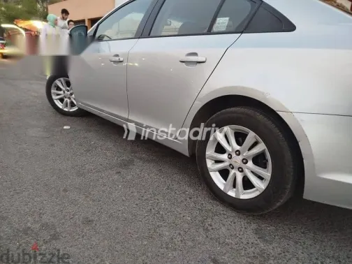 شيفروليه كروز 2015 فضي مستعملة للبيع - 3