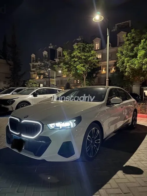 بي ام دبليو 520 2024 أبيض مستعملة للبيع - 3