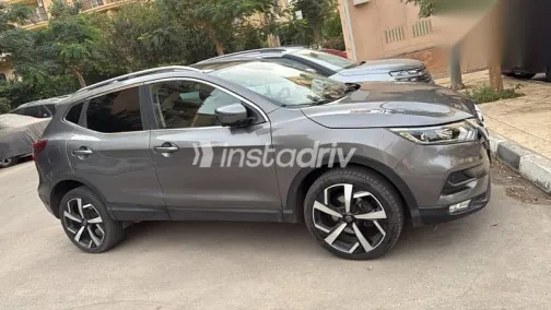 Nissan Qashqai 2019 Gray Used for Sale - 9