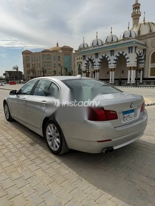 بي ام دبليو 523 2011 فضي مستعملة للبيع - 2