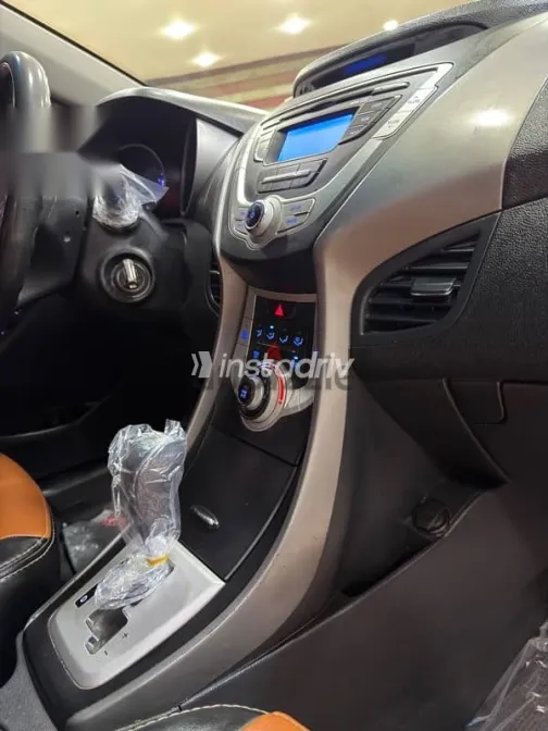 هيونداي افانتي 2011 فضي مستعملة للبيع - 7