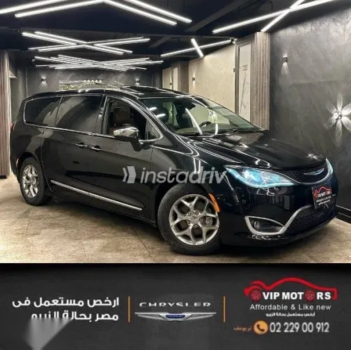 Chrysler Pacifica 2019 Black Used for Sale - 2