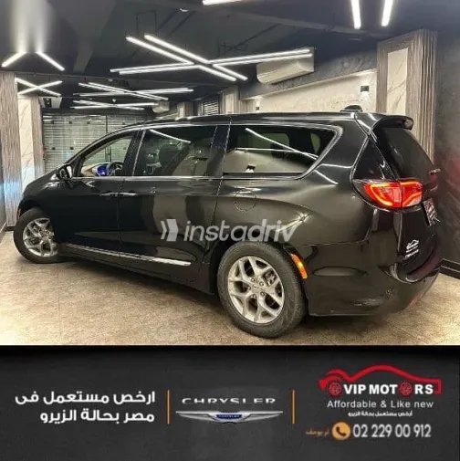 Chrysler Pacifica 2019 Black Used for Sale - 3