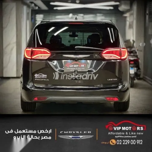 Chrysler Pacifica 2019 Black Used for Sale - 6