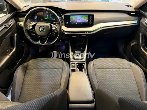 سكودا اوكتافيا 2022 أبيض مستعملة للبيع - 8