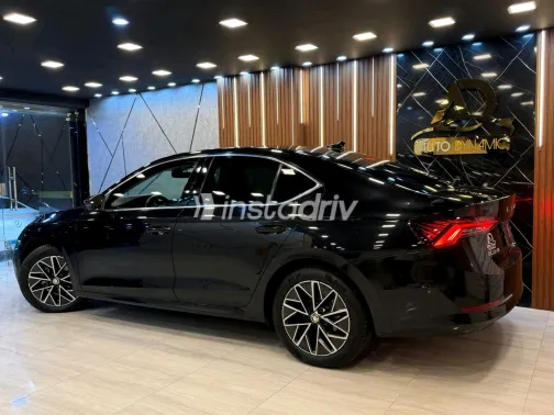 سكودا اوكتافيا 2022 أبيض مستعملة للبيع - 10