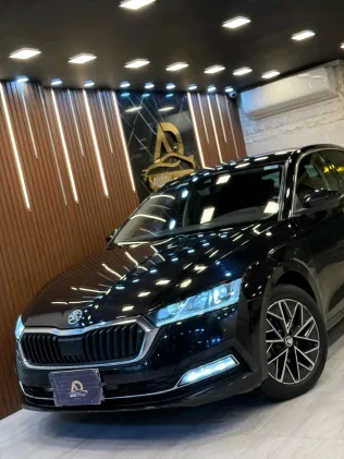 سكودا اوكتافيا 2022 أبيض مستعملة للبيع