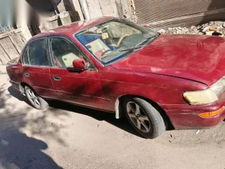 تويوتا كورولا 1993 أحمر مستعملة للبيع