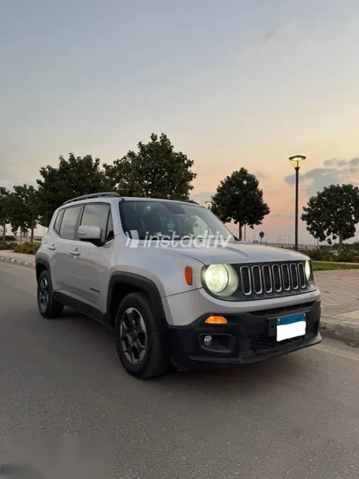 Jeep Renegade 2017 Silver Used for Sale - 3