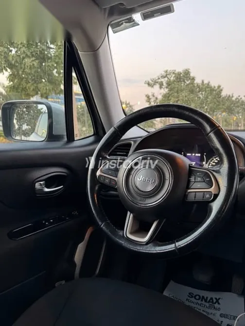 Jeep Renegade 2017 Silver Used for Sale - 6