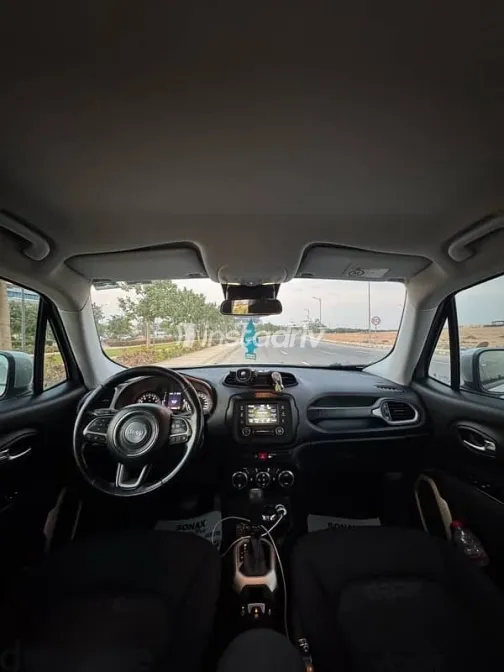 Jeep Renegade 2017 Silver Used for Sale - 7