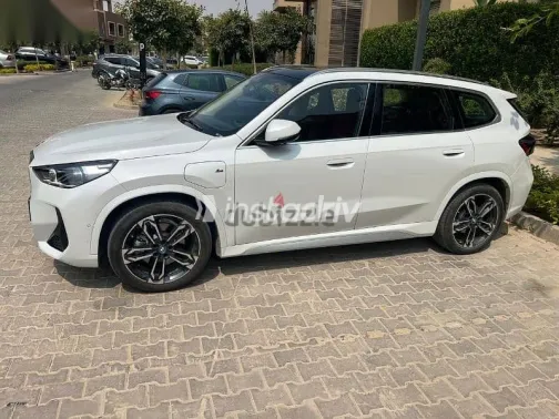 بي ام دبليو اى اكس 1 2024 أبيض مستعملة للبيع - 2