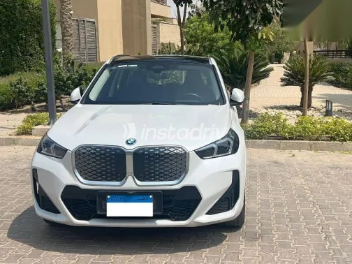 بي ام دبليو اى اكس 1 2024 أبيض مستعملة للبيع - 3