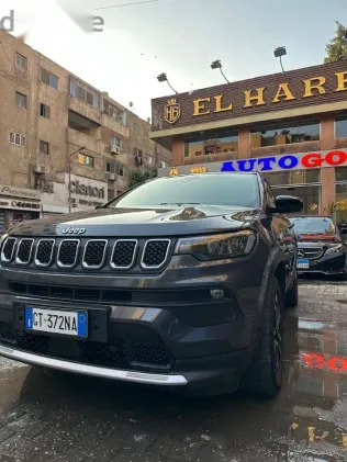 جيب كومباس 2025 رمادي جديدة للبيع