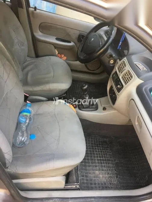 رينو كليو 2003 فضي مستعملة للبيع - 1