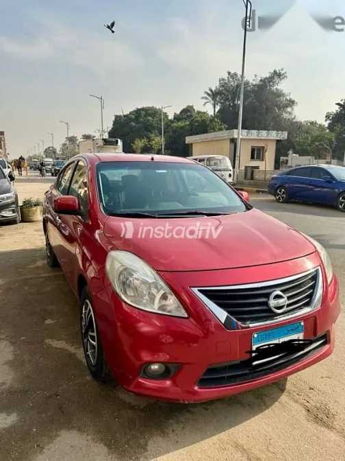 نيسان صنى 2014 أحمر مستعملة للبيع - 2