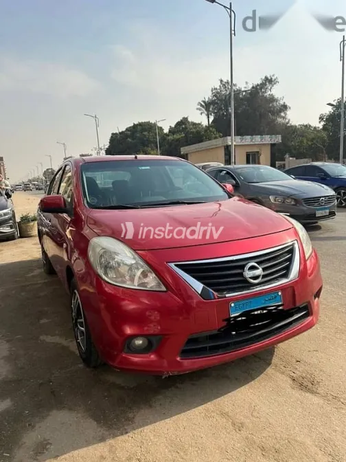 نيسان صنى 2014 أحمر مستعملة للبيع - 4