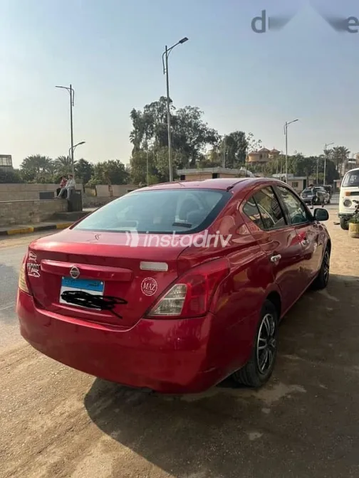 نيسان صنى 2014 أحمر مستعملة للبيع - 8