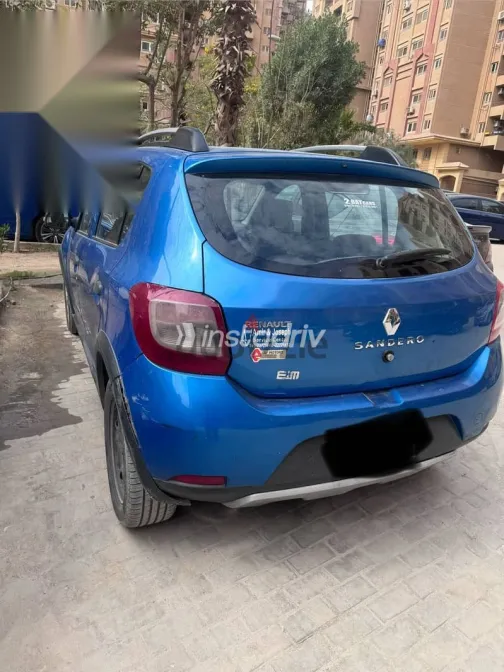 رينو سانديرو 2015 أزرق غامق مستعملة للبيع - 2