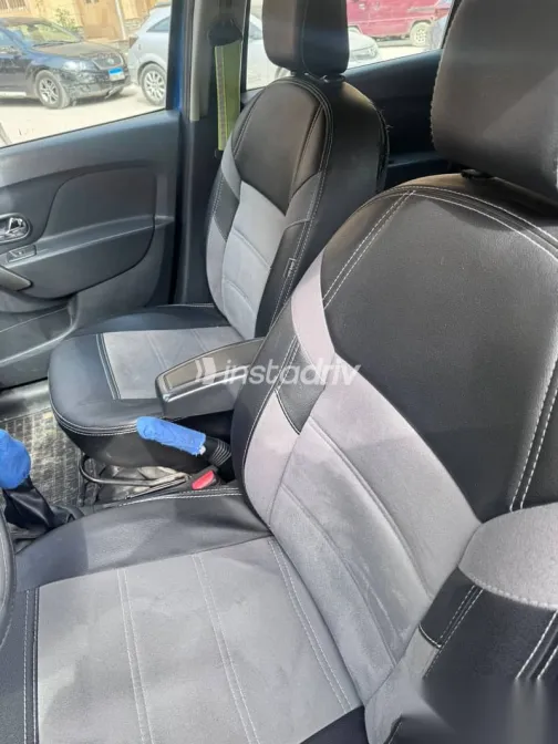 رينو سانديرو 2015 أزرق غامق مستعملة للبيع - 4