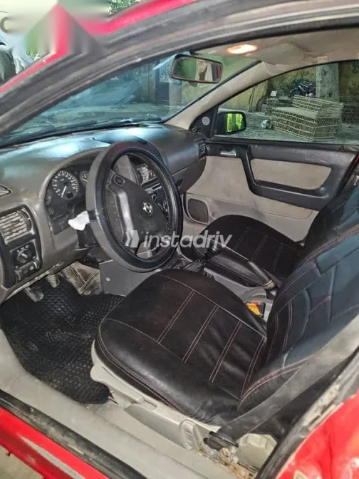 اوبل أسترا 2000 أحمر مستعملة للبيع - 4