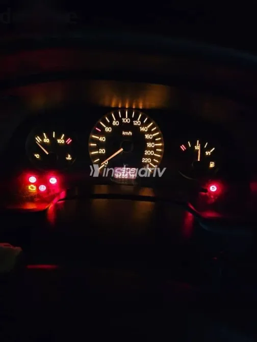 اوبل أسترا 2000 أحمر مستعملة للبيع - 5