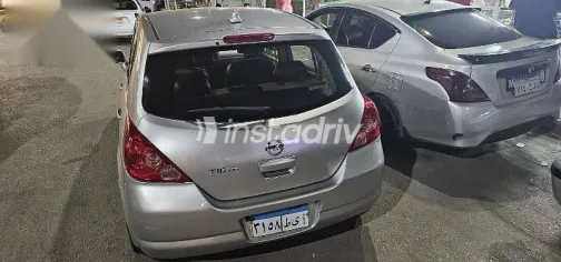 نيسان تيدا 2006 فضي مستعملة للبيع - 3