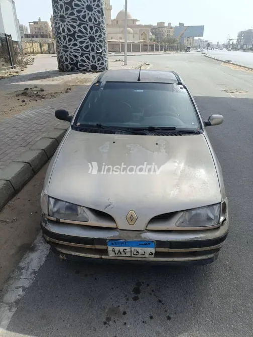 Renault Megane 1999 Gold Used for Sale - 1