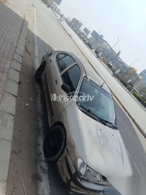 Renault Megane 1999 Gold Used for Sale - 2