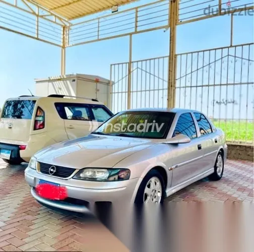 اوبل فيكترا 2001 فضي مستعملة للبيع - 1