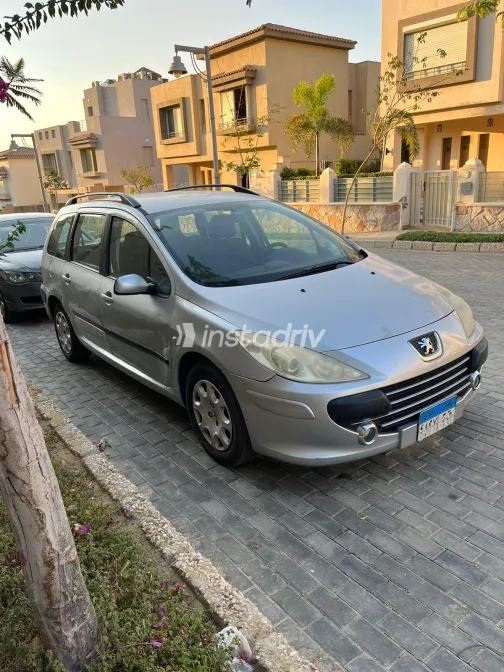 Peugeot 307 2008 White Used for Sale - 1