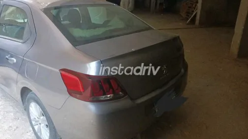 بيجو 301 2020 أبيض مستعملة للبيع - 1