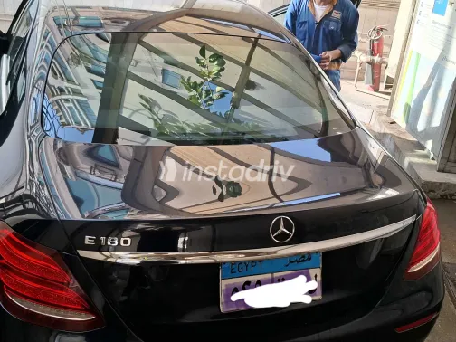مرسيدس E 180 2019 أبيض مستعملة للبيع - 1
