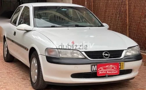 اوبل فيكترا 1998 أبيض مستعملة للبيع - 3