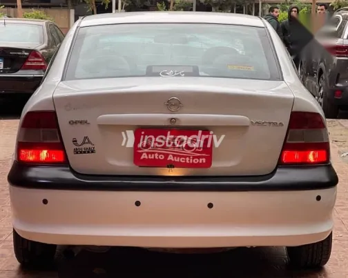 اوبل فيكترا 1998 أبيض مستعملة للبيع - 4