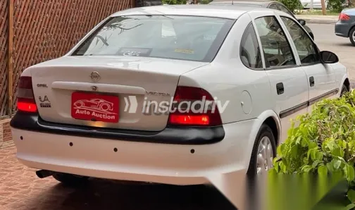 اوبل فيكترا 1998 أبيض مستعملة للبيع - 5