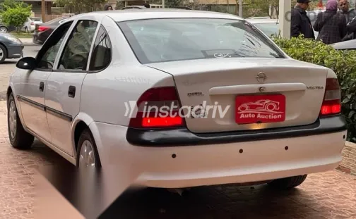اوبل فيكترا 1998 أبيض مستعملة للبيع - 6