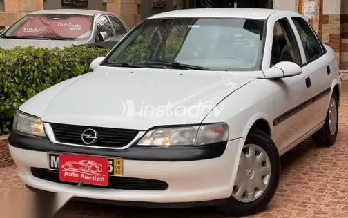 اوبل فيكترا 1998 أبيض مستعملة للبيع - 7