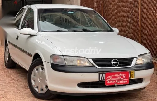 اوبل فيكترا 1998 أبيض مستعملة للبيع - 8