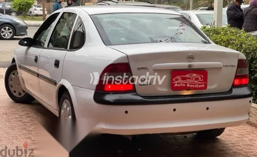 اوبل فيكترا 1998 أبيض مستعملة للبيع - 9