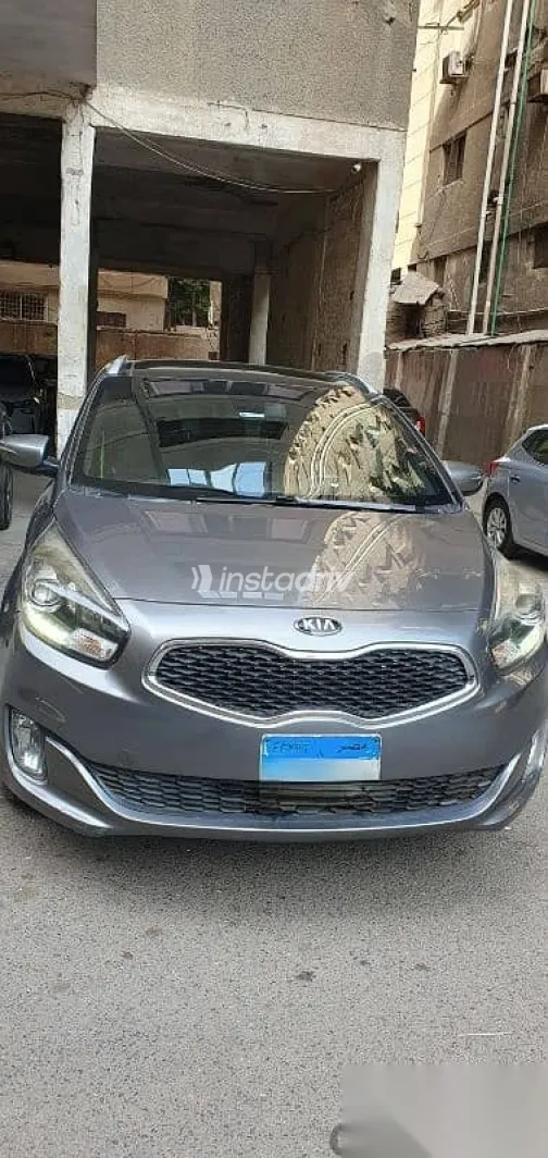 Kia Carens 2015 Silver Used for Sale - 1