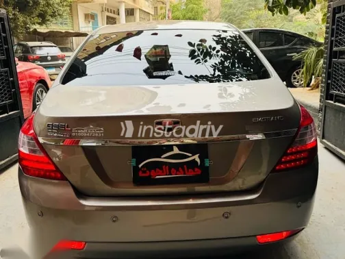 جيلي امجراند 2015 ذهبي مستعملة للبيع - 2