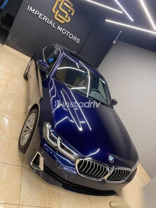 بي ام دبليو 530 2023 أزرق غامق مستعملة للبيع - 2