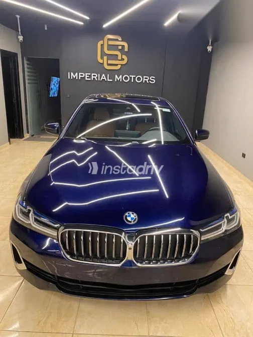 بي ام دبليو 530 2023 أزرق غامق مستعملة للبيع - 3