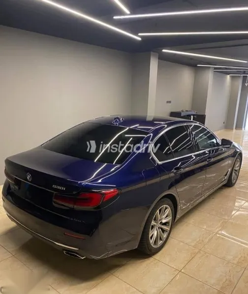 بي ام دبليو 530 2023 أزرق غامق مستعملة للبيع - 4