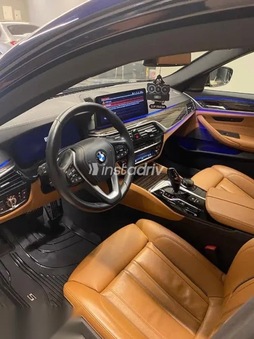 بي ام دبليو 530 2023 أزرق غامق مستعملة للبيع - 5