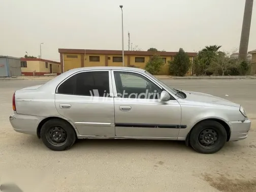 هيونداي فيرنا 2016 فضي مستعملة للبيع - 3