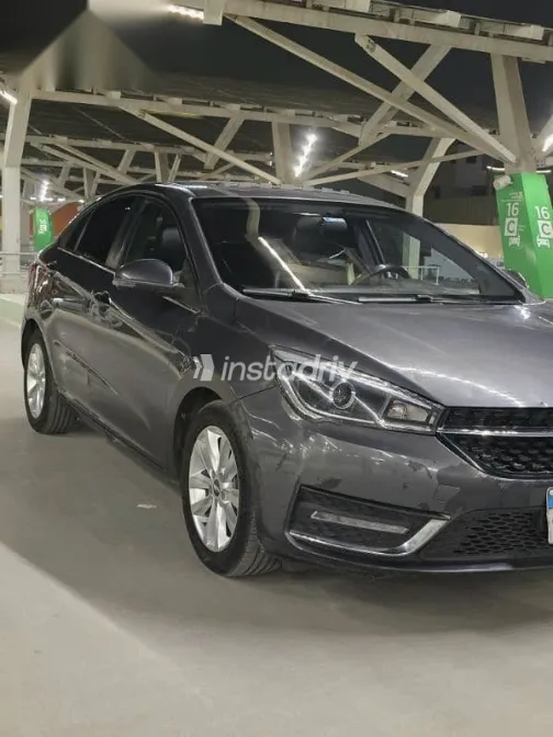 شيرى اريزو 3 2021 فضي مستعملة للبيع - 3