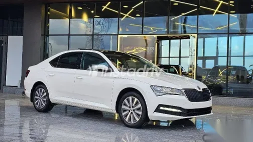 سكودا سوبيرب 2021 أبيض مستعملة للبيع - 1