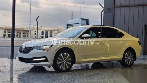 سكودا سوبيرب 2021 أبيض مستعملة للبيع - 3